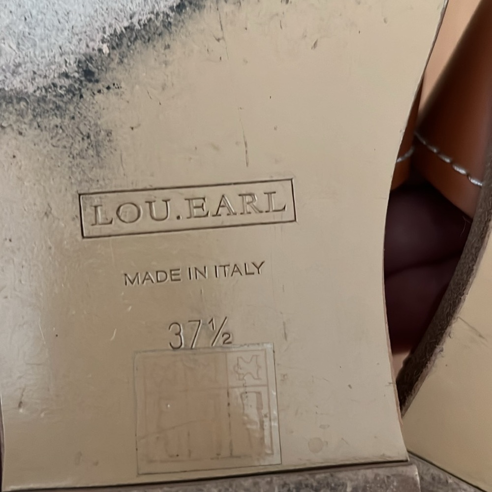 Lou.Earl Tan Leather Sandals with Gold Accents - Picture 11 of 16